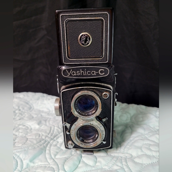 Yashica-d 6x6 TLR twin lens camera